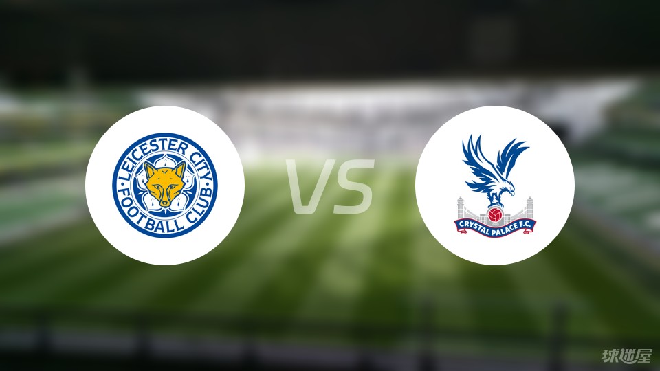 伊涅斯塔造访巴萨基地，与佩德里、费尔明、亚马尔合影