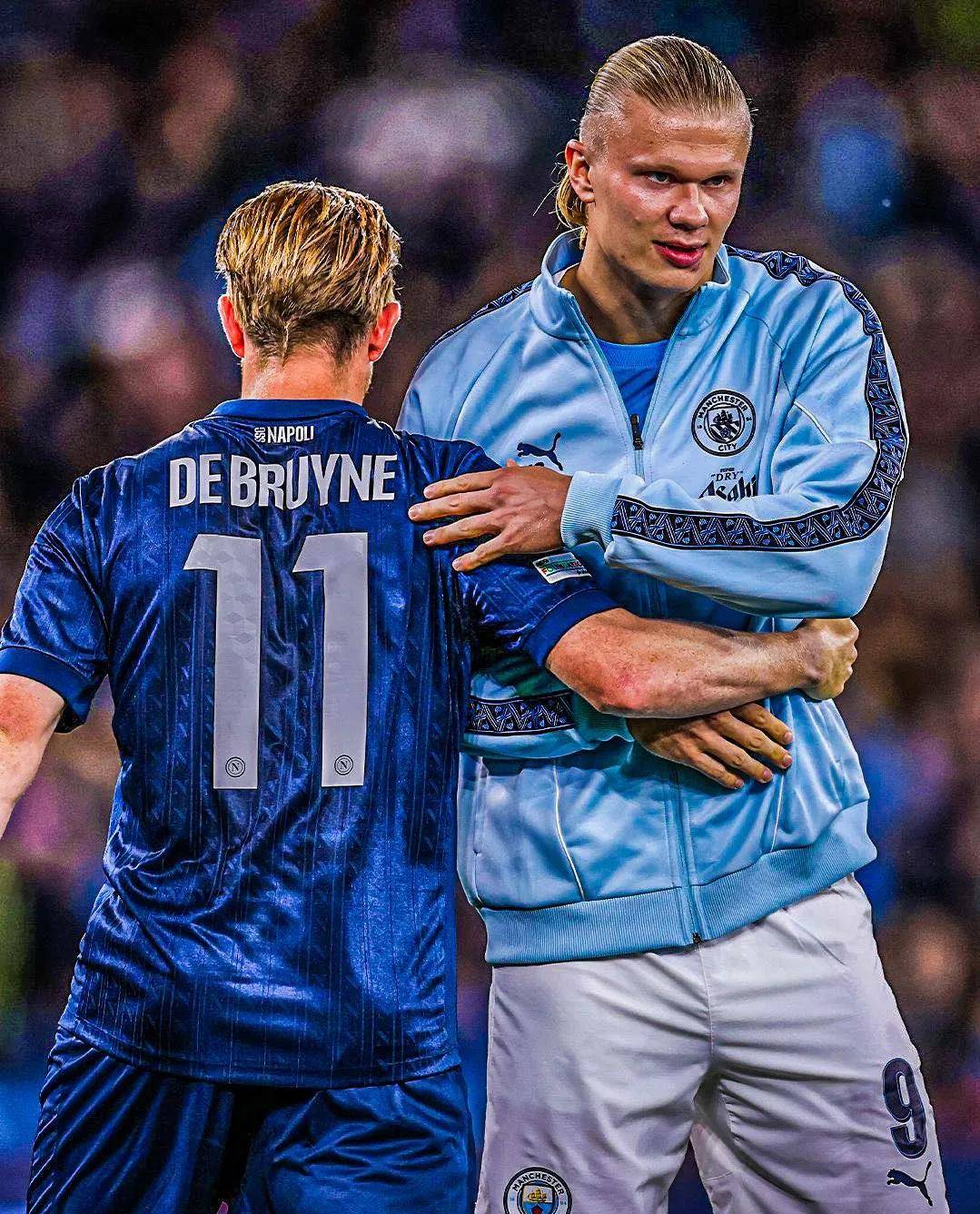 跟队：麦迪逊赛后拄拐穿过混合采访区，神情十分沮丧