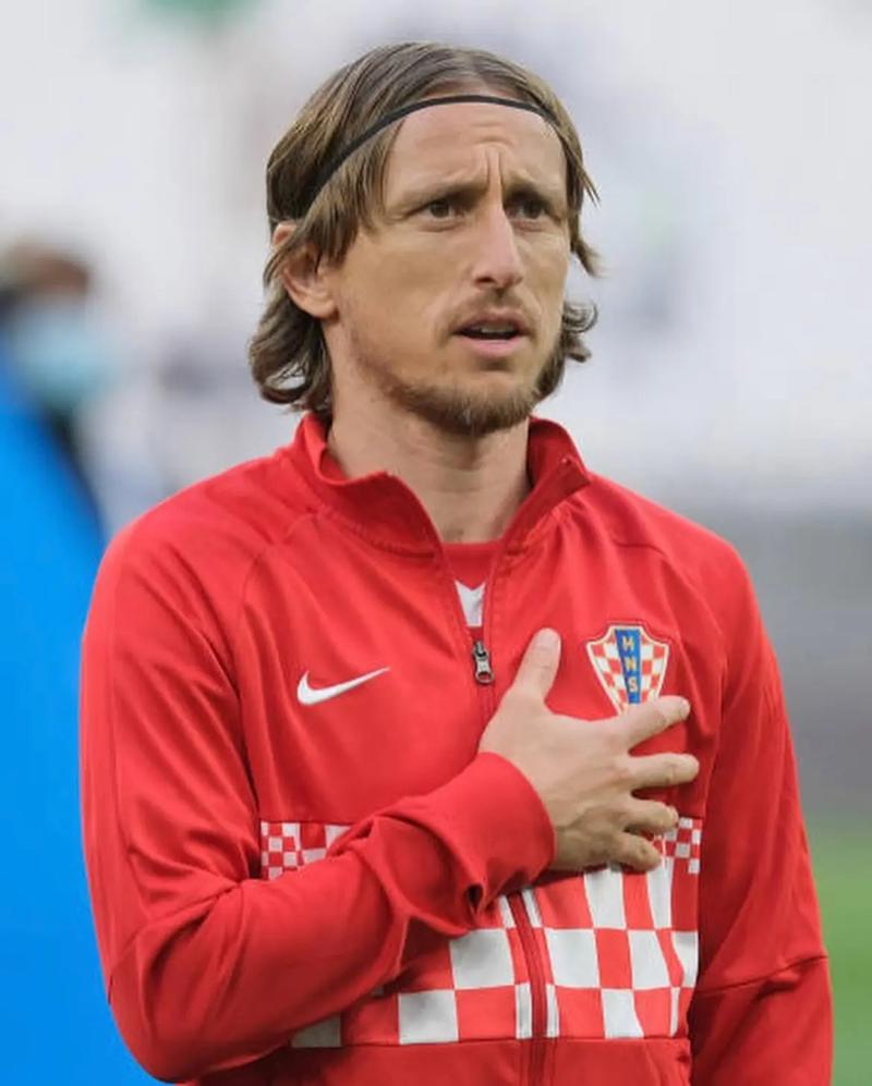 杨瀚森首发出战19分钟贡献4分5板2助